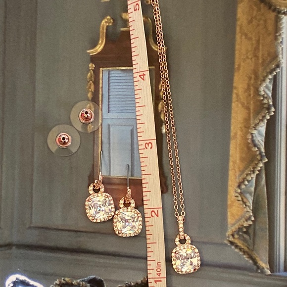 NWT Rose Gold Diamond Pendant Necklace & Earring Set - Picture 5 of 7